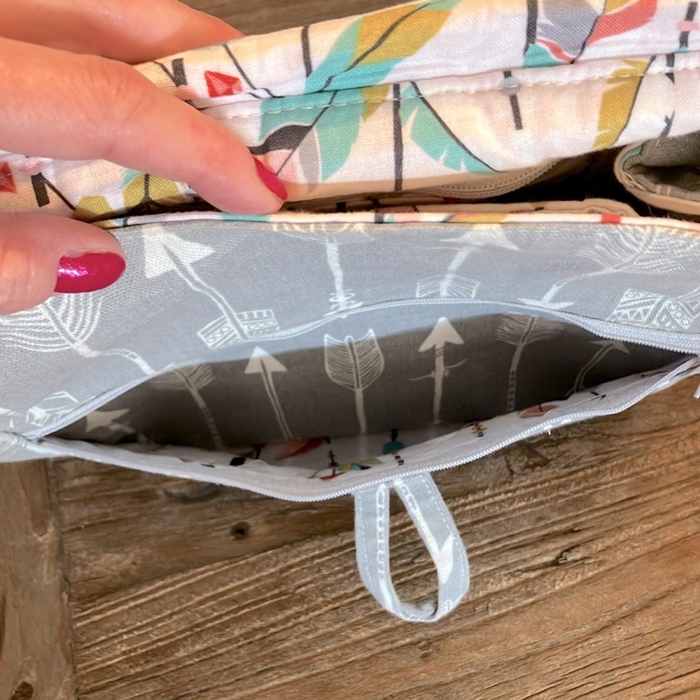 Lightweight Grey Arrow Patterned Backpack - image 3